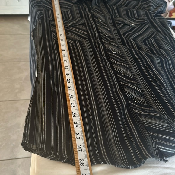 WRANGLER BLACK GRAY SILVER METALIC THREADS SNAP SHIRT MEN’S SZ SMALL Pettite - Picture 6 of 8